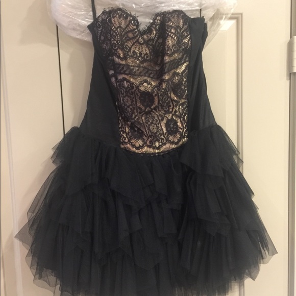 Jessica McClintock Black and Gold Dress - Picture 2 of 7